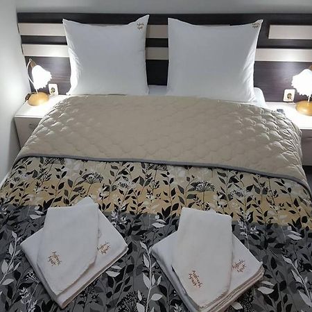 Ayberk Apart ساندانسكي المظهر الخارجي الصورة